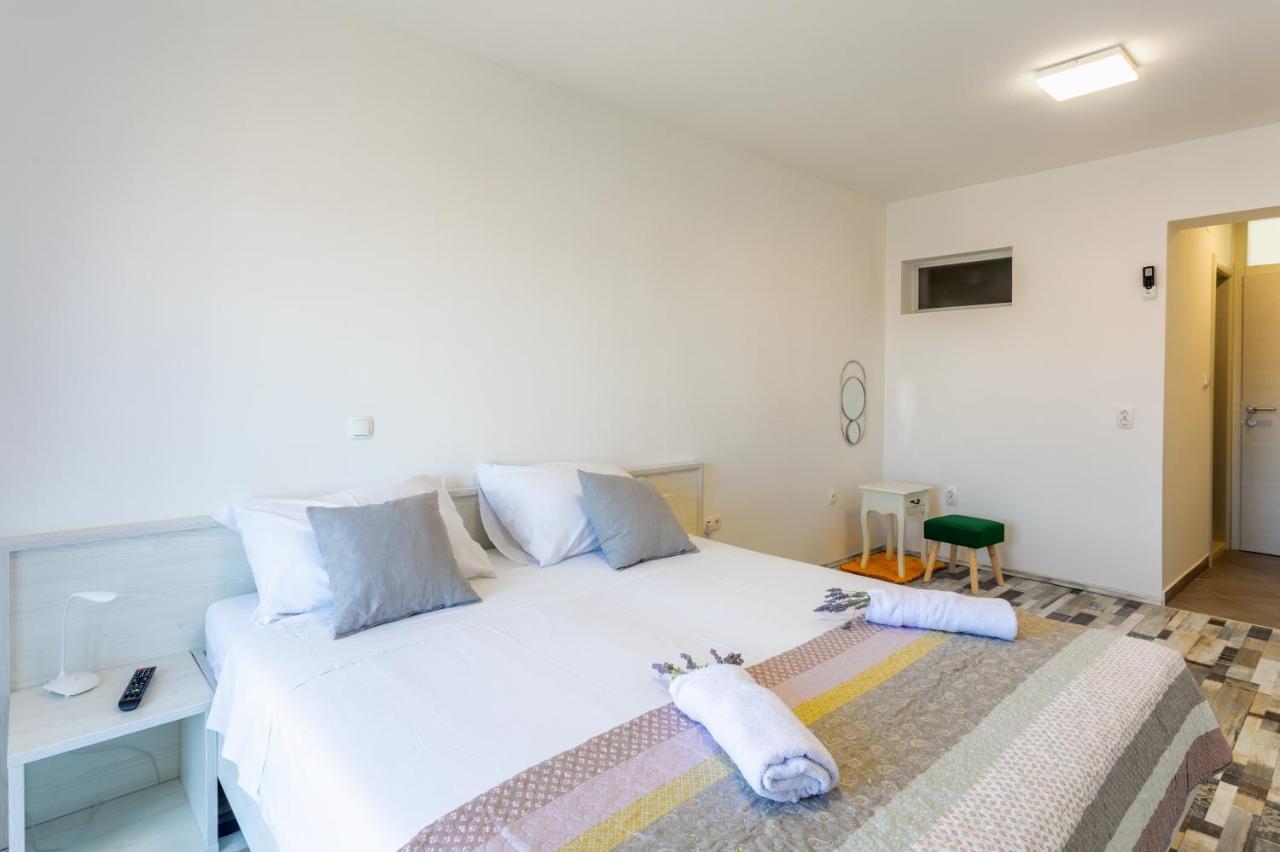 Apartments Luksa - Zf Hvar Hvar Town Bagian luar foto