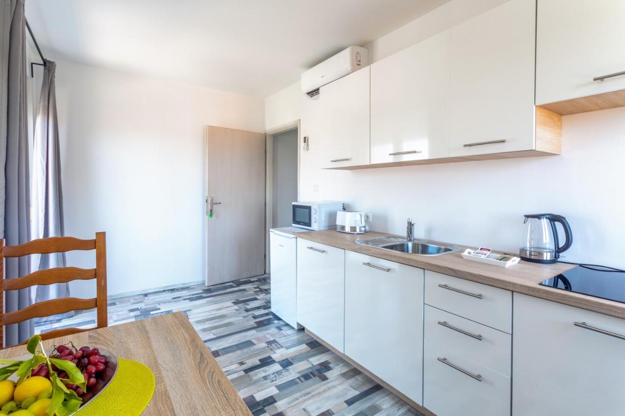 Apartments Luksa - Zf Hvar Hvar Town Bagian luar foto