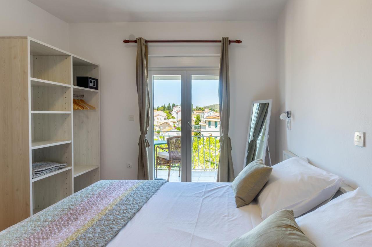 Apartments Luksa - Zf Hvar Hvar Town Bagian luar foto