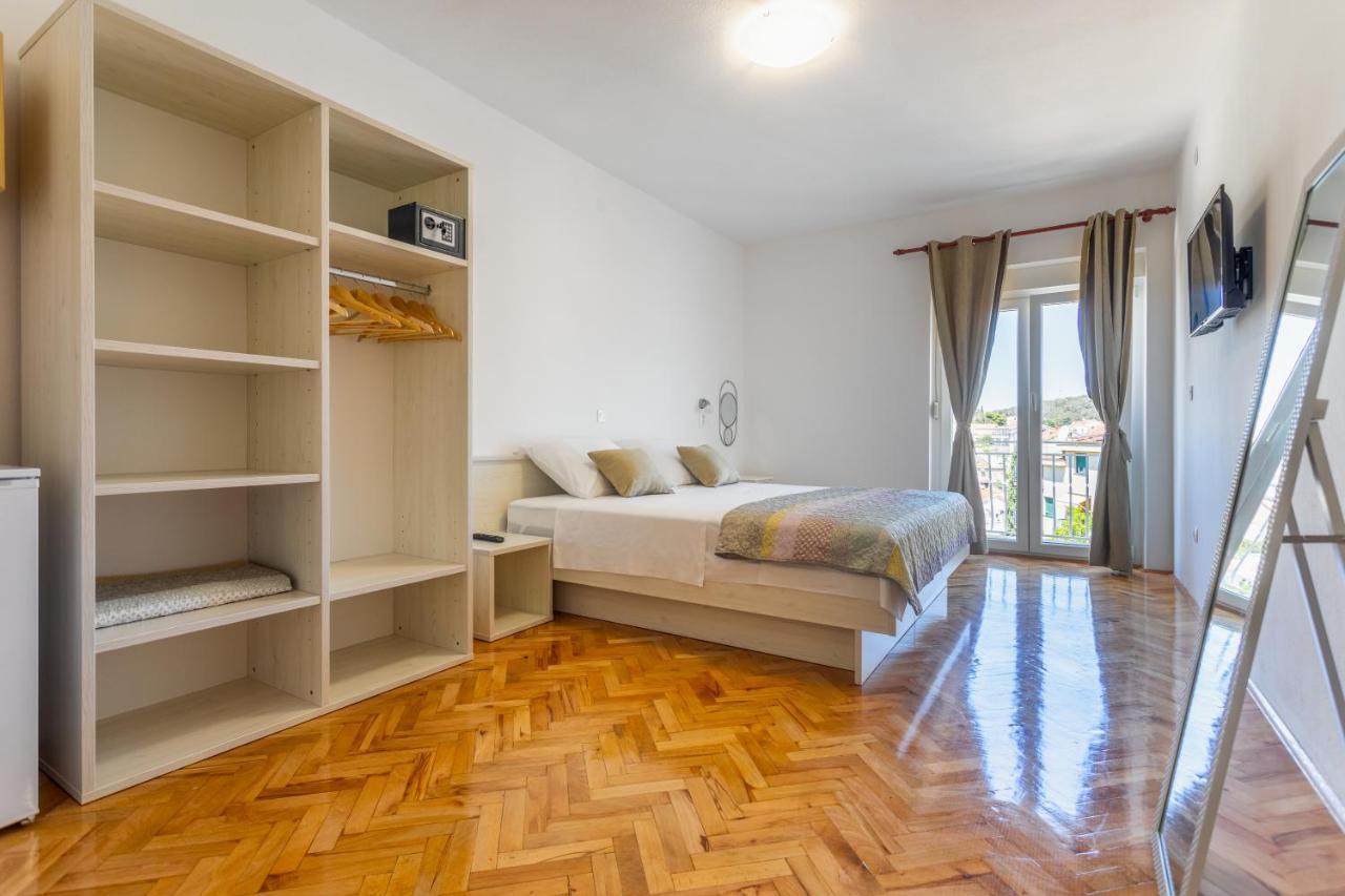 Apartments Luksa - Zf Hvar Hvar Town Bagian luar foto