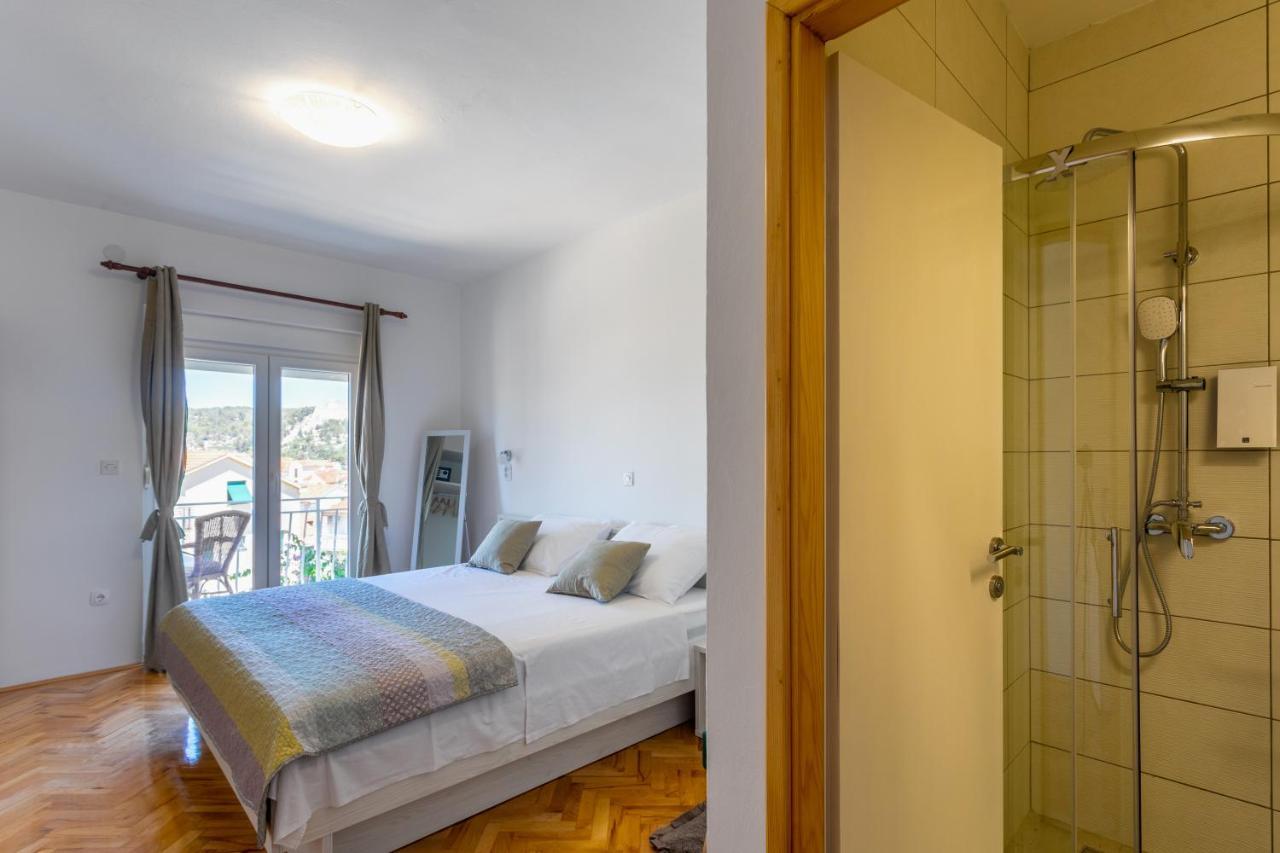 Apartments Luksa - Zf Hvar Hvar Town Bagian luar foto