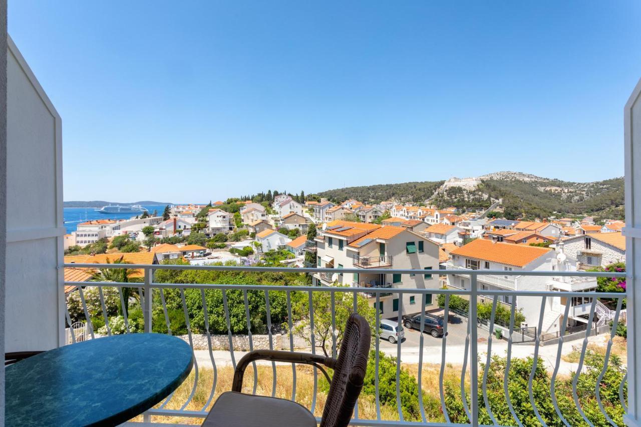 Apartments Luksa - Zf Hvar Hvar Town Bagian luar foto