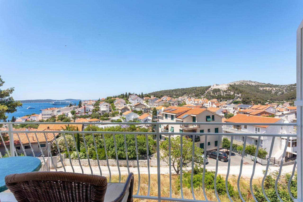 Apartments Luksa - Zf Hvar Hvar Town Bagian luar foto