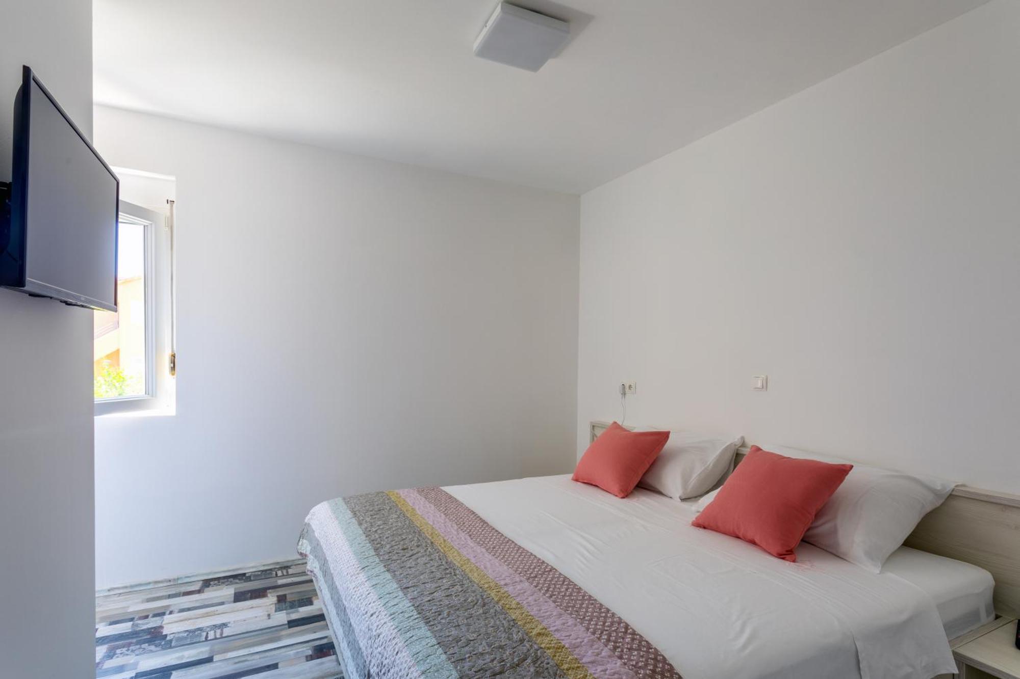 Apartments Luksa - Zf Hvar Hvar Town Bagian luar foto