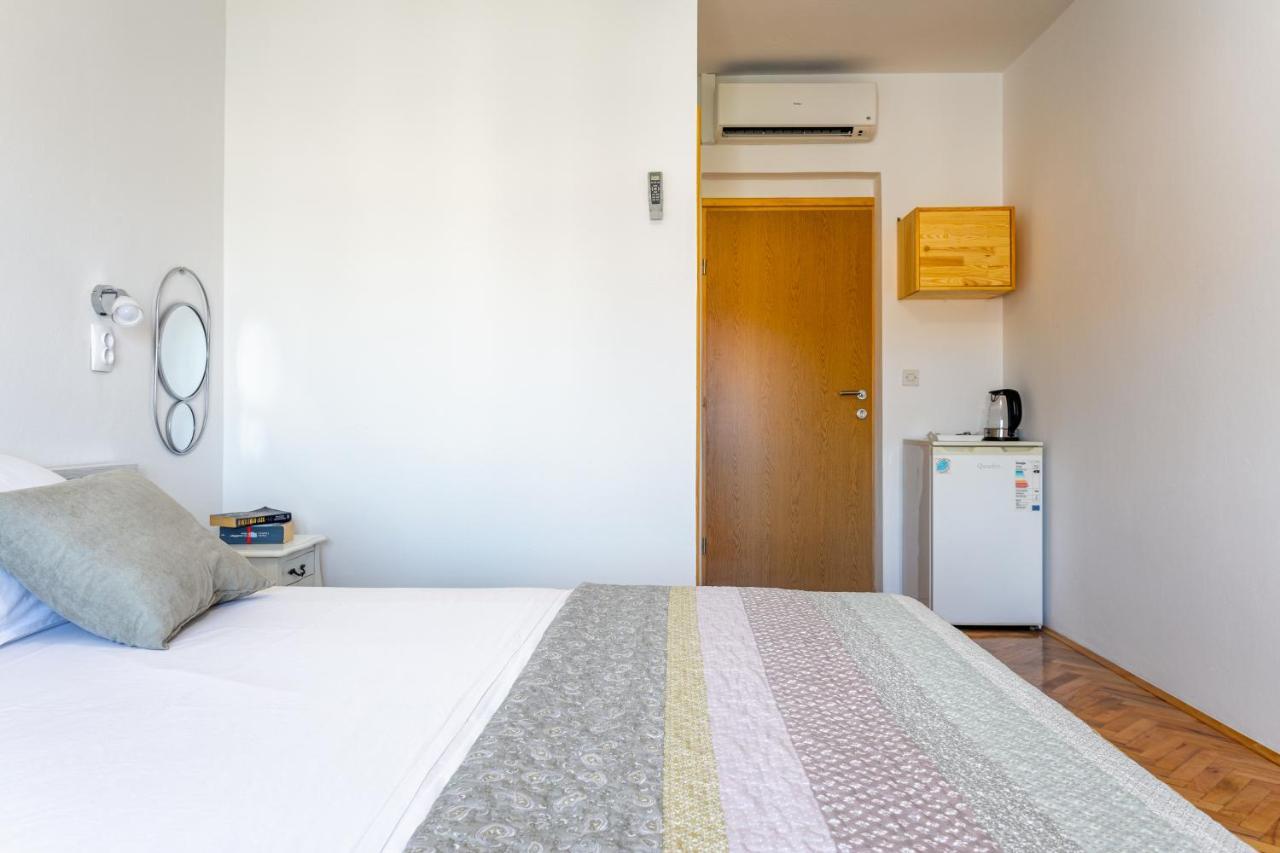 Apartments Luksa - Zf Hvar Hvar Town Bagian luar foto