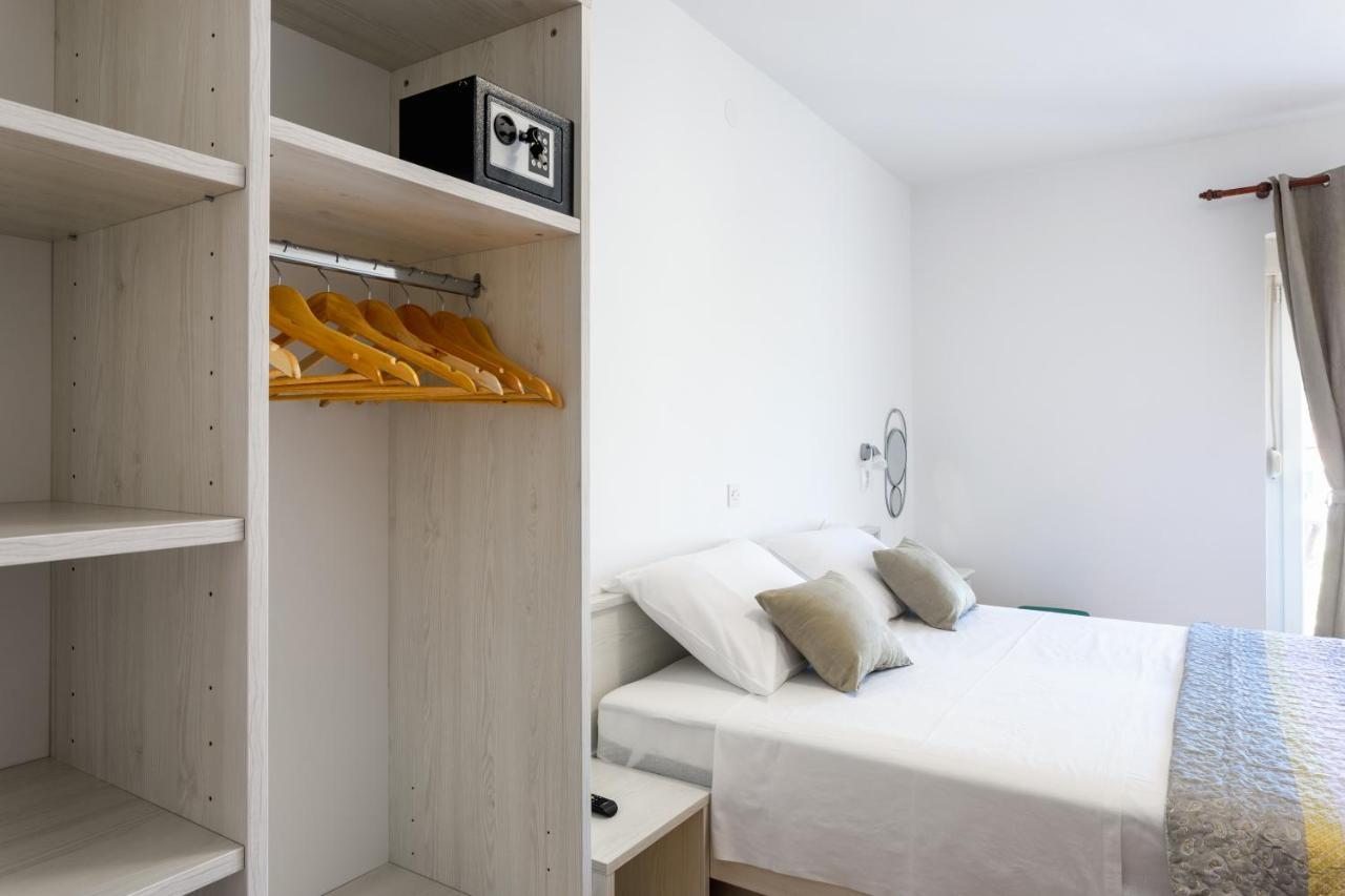 Apartments Luksa - Zf Hvar Hvar Town Bagian luar foto