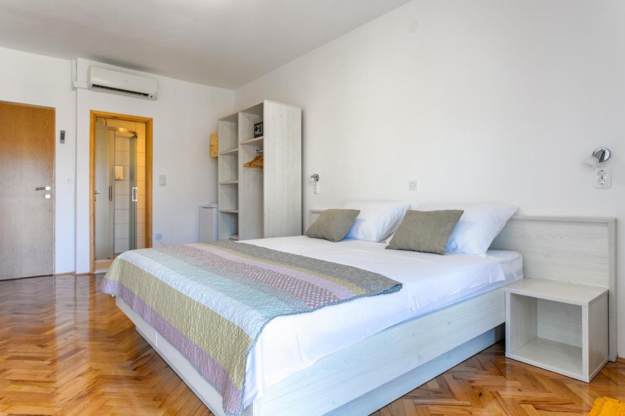 Apartments Luksa - Zf Hvar Hvar Town Bagian luar foto