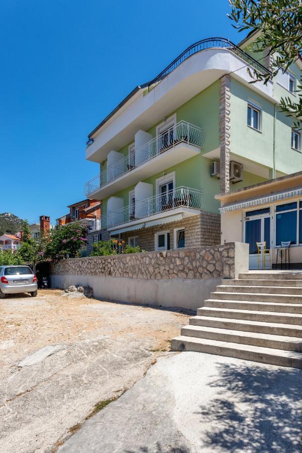 Apartments Luksa - Zf Hvar Hvar Town Bagian luar foto
