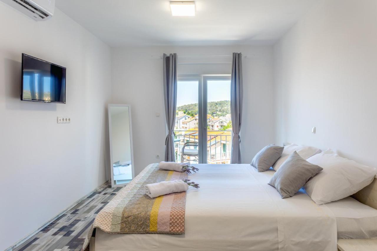 Apartments Luksa - Zf Hvar Hvar Town Bagian luar foto