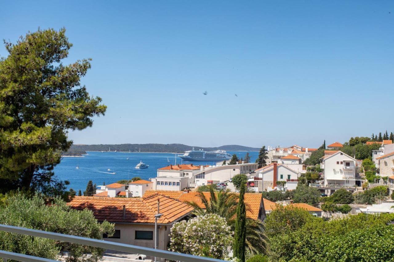 Apartments Luksa - Zf Hvar Hvar Town Bagian luar foto