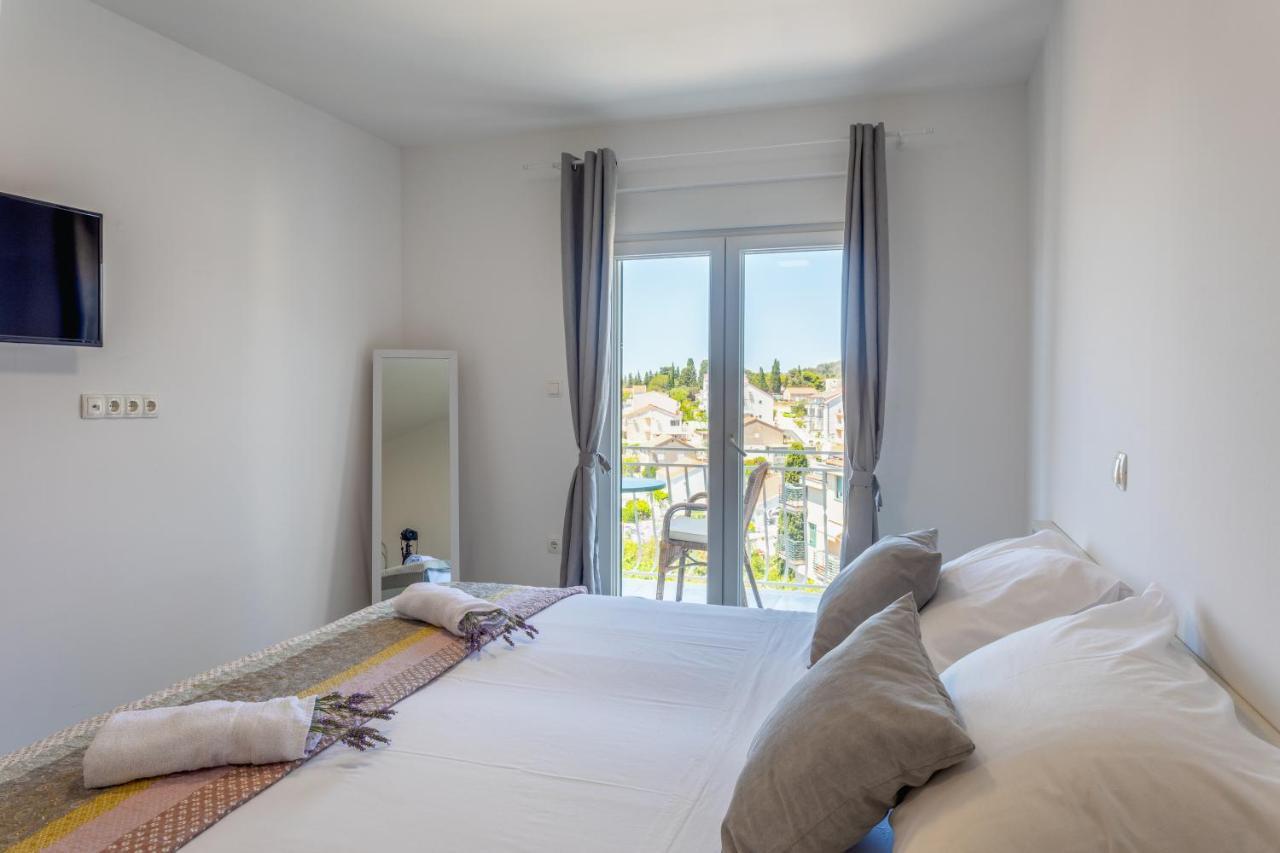 Apartments Luksa - Zf Hvar Hvar Town Bagian luar foto