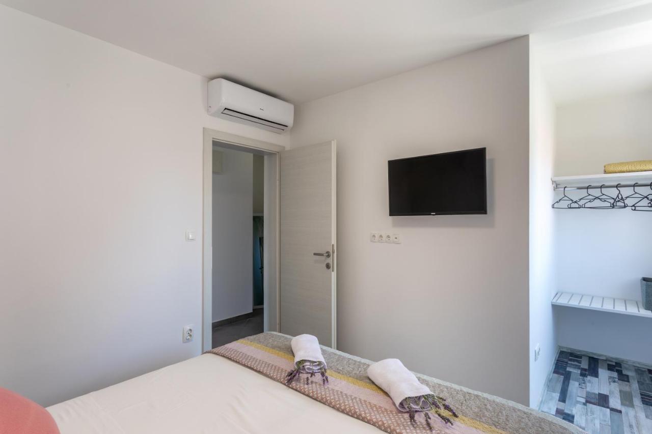 Apartments Luksa - Zf Hvar Hvar Town Bagian luar foto