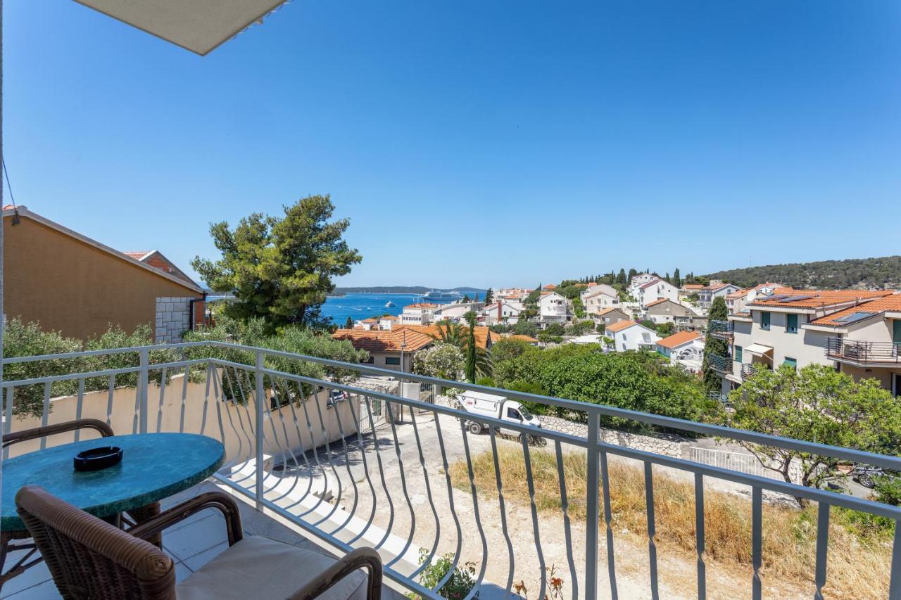 Apartments Luksa - Zf Hvar Hvar Town Bagian luar foto