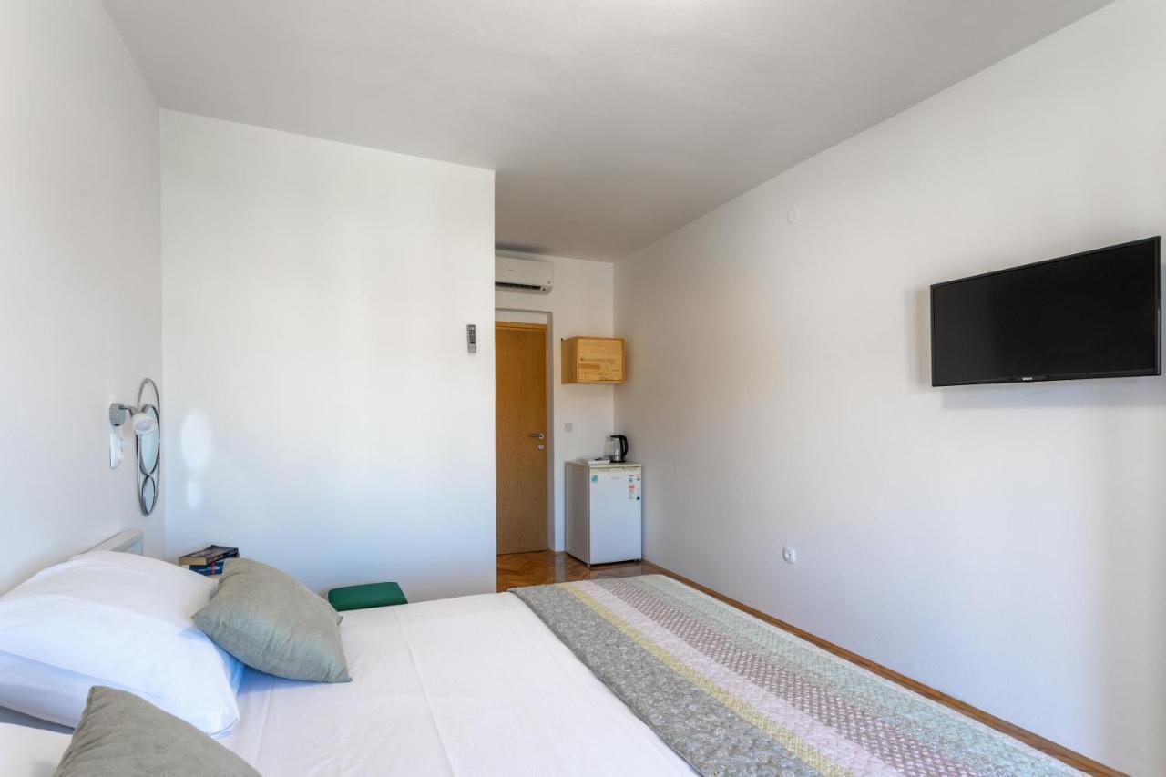 Apartments Luksa - Zf Hvar Hvar Town Bagian luar foto